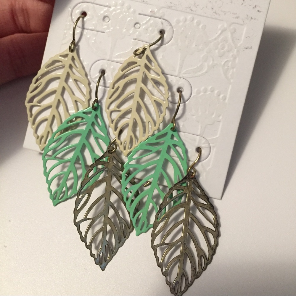🆕⬇️[3/$10] leaf earrings (3-pairs)
